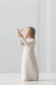 Willow Tree Figurine Soar A Time to Soar By Susan Lordi 27173