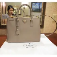 在飛比找蝦皮購物優惠-Prada saffiano lux handbag 裸灰色