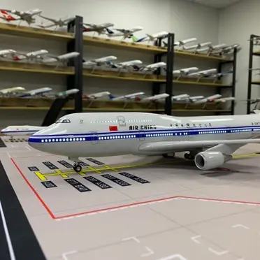 B757-200 FAT 1/400ダイキャストモデル　遠東航空　展示ケース付き B757-200 FAT 1/400ダイキャストモデル 展示ケース付き
