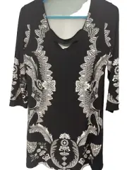 NWT EVA VERRO BLACK AND White pull over top