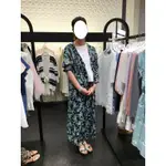 轉IES IN JP EMODA側開岔碎花大花卉黑底藍花雪紡紗長襯衫罩衫外套海灘比基尼MILUKU MAYUMI