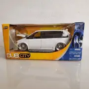 Chrysler Town & Country PEARL WHITE Jada Dub City 1/24 MAYA NEW IN DAMAGED BOX