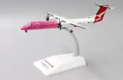 JC Wings 1:200 Qantas Link DHC-8-400 Dash 8 “Breast Cancer Foundation” VH-QOH