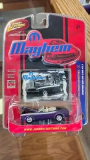 Johnny Lightning Mayhem Mopar or No Car '71 Dodge Challenger Convertible purple