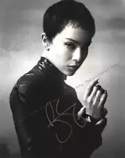 ZOE KRAVITZ . THE BATMAN Hand signed Colour 8x10 photo w COA Photo B
