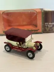 1970’s Yesteryear Matchbox Y1B WHITE 1911 FORD MODEL T Textured Red Roof.