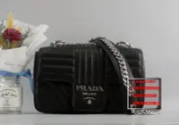 在飛比找Yahoo!奇摩拍賣優惠-優買二手精品名牌店 PRADA 黑色 全皮 牛皮 銀鍊 下蓋