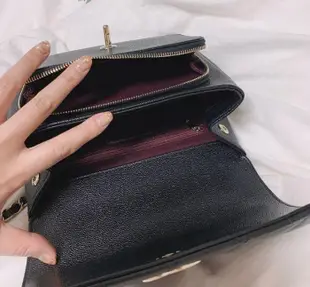 Chanel 郵差包中型 黑