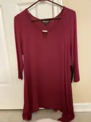 Absolutely Famous Burgandy Flowy Blouse SzM Keyhole Neck 1/2 Sleeve Shark bite H