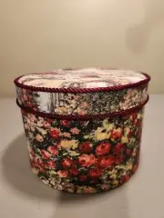 St James Collection By Dritz ( Cloth Covered Inside And Outside) Sewing Box