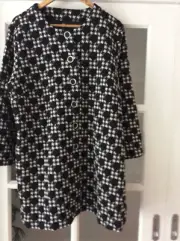 TS TAKING SHAPE COAT SIZE 20 GINGHAM SPOT BLACK AND WHITE GIRL ON FIRE NEW