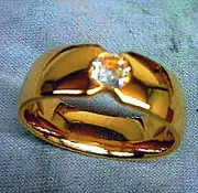 TITANIUM Gold Plated Fashion RING with 5mm CZ, size 12 - NEW - in Gift Box