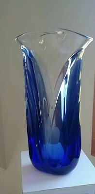 Michael Von Shearer (Spirit Glass) 2002 Elegant Hand Blown 12" Tall 5" Wide Vase
