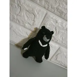 V台灣黑熊(⁠≧⁠(⁠ｴ⁠)⁠≦⁠ ⁠) 鉤針娃娃 小玩偶 吊飾 送禮收藏