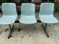 在飛比找Yahoo!奇摩拍賣優惠-二手 塑鋼長排椅 防水椅面 公共排椅 等候椅 休閒椅 [D0