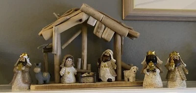 Rustic Farmhouse Nativity Set Inc Crèche, Holy Family, 3 Kings, Lamb & Donkey