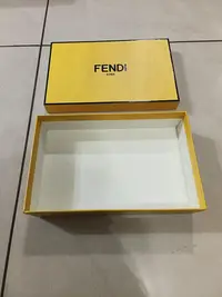 在飛比找Yahoo!奇摩拍賣優惠-【二手衣櫃】FENDI 芬迪 硬紙盒 20*12.5*4.5