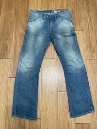 在飛比找Yahoo!奇摩拍賣優惠-LEVI'S 3D 特殊剪裁 32x32 LEVIS