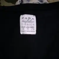 在飛比找蝦皮購物優惠-ZARA 大U領黑色素T