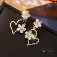 在飛比找ETMall東森購物網優惠-《Caroline》S925銀針桃心花朵水晶鑽Bling B