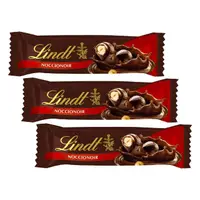 在飛比找momo購物網優惠-【Lindt 瑞士蓮】榛果夾餡黑巧克力3入 105g(巧克力