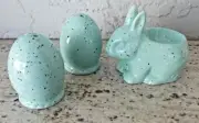 NIB BOSTON INTERNATIONAL SPRING BUNNY RABBIT EGG CUP SALT & PEPPER SET GREEN
