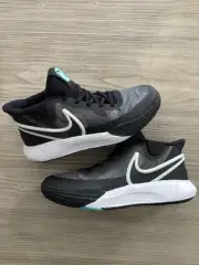 Size 3 - Nike Kyrie 8 GO (PS) DQ8077 001