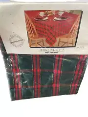 VTG New Foreston Trends Belvedere Tablecloth Cotton 60" Round Red Hunter Green