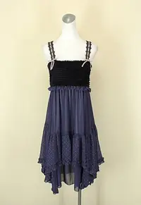 在飛比找Yahoo!奇摩拍賣優惠-貞新二手衣 axes femme 日本 藍色平口細肩帶緞面雪