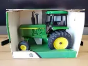 Ertl John Deere 4255 Row Crop Tractor Diecast 1:16