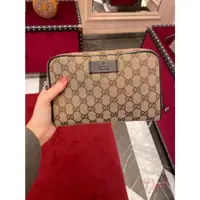 在飛比找蝦皮購物優惠-【歐洲outlet正品】GUCCI  滿版LOGO 胸包 腰