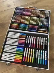 NEW OPEN BOX CRAYOLA COLORING SUITCASE ART COLOR DRAWING SET