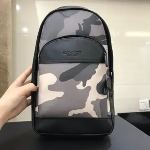 小皮美國正品代購 COACH 75879 新款男士胸包 迷彩圖案休閒單肩斜背包 後背包 潮流時尚 附購證