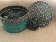 PIONEER WOMAN FIGURAL WAX MELT TIN (10 MELTS) MISTLETOE & JUNIPER 2.47 oz. TIN