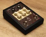 Tube guitar pedal based on Vox