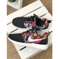 在飛比找蝦皮購物優惠-[MR.CH] NIKE ROSHERUN 黑白 扶桑花 休