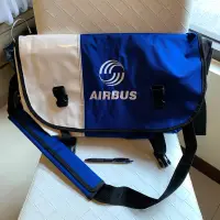 在飛比找蝦皮購物優惠-AIRBUS 侧背郵差包 全新品 空中巴士原廠系列商品 //