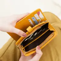 在飛比找momo購物網優惠-【CHENSON】內外全真皮 11卡中夾附獨立零錢袋(W22