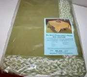 NIP VINTAGE QUAKER Lace tablecloth 54" x 54" MOSS GREEN NO IRON PERM PRESS