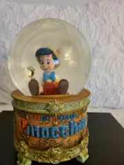 Wald Disney Pinocchio Snow Globe NEW in original BOX !!