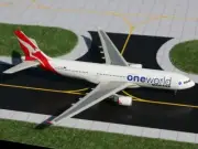 Qantas Airbus A330-200 VH-EBL One World Gemini Jets GJQFA948 Scale 1:400 RARE
