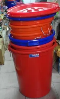 在飛比找Yahoo!奇摩拍賣優惠-耐衝級萬年桶 萬能桶106L 水桶 儲水桶 廚餘桶 垃圾桶 
