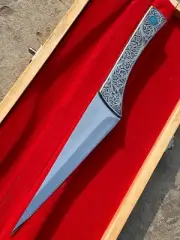 CUSTOM HANDMADE J2 STEEL KNIFE WITH BEAUTIFUL ENGRAVING+EMBOSED FEROZA HANDLE+S