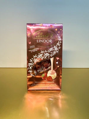〽️ New Limited Lindt Lindor STRAWBERRIES & CREAM White Chocolate Truffle 5.1oz