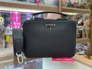 ☆最愛二手精品☆ PRADA 黑色防刮牛皮銀三角牌雙拉鍊兩用箱子手提斜背包肩背包 2VH069 XG4774 男用