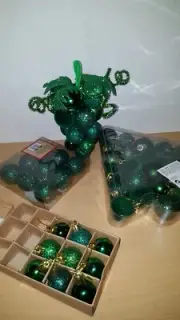 Green Xmas tree Baubles