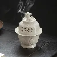 在飛比找ETMall東森購物網優惠-中式復古青瓷瑞獅茶道香爐盤香爐檀香爐浮雕沉香熏香爐茶道配件