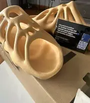 Yeezy Slide 450 Cream Men’s Size 9 DS