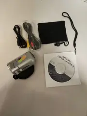 GLOBAL DV 136 Z B MINI DIGITAL VIDEO CAMERA 3.1 MP 4X DIGITAL ZOOM