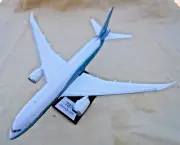 BOEING 787 DREAMLINER DISPLAY MODEL w/WOOD BASE/PLAQUE BY HOGAN 1/200 NEW